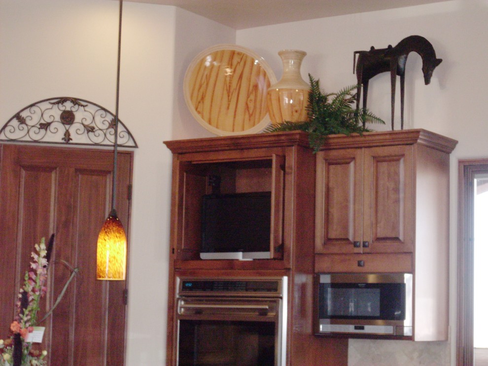 Kitchen - eclectic kitchen idea in Albuquerque