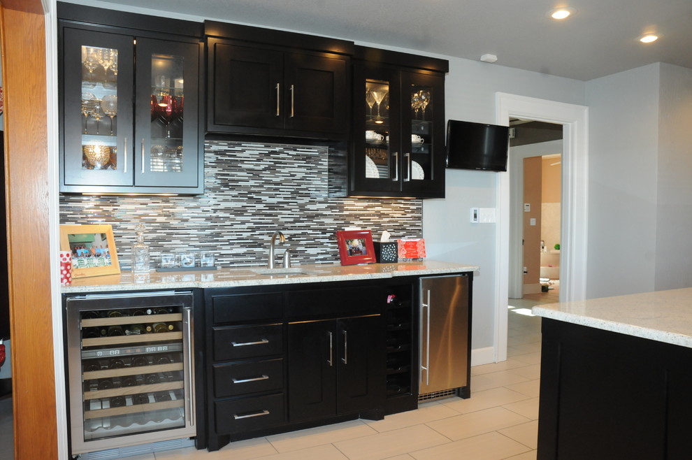 Kitchen - transitional kitchen idea in Austin