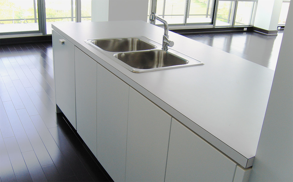 Transitional kitchen photo in Toronto