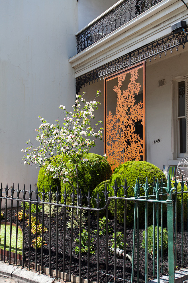 This is an example of a traditional front yard garden in Melbourne.