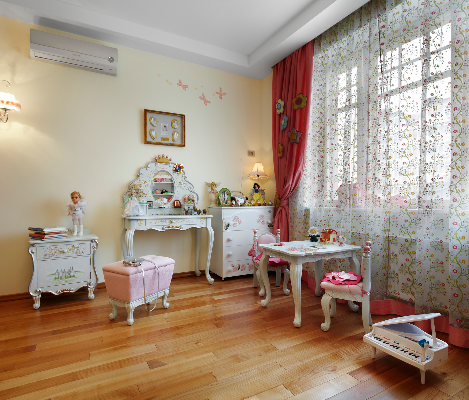 Розовый фламинго