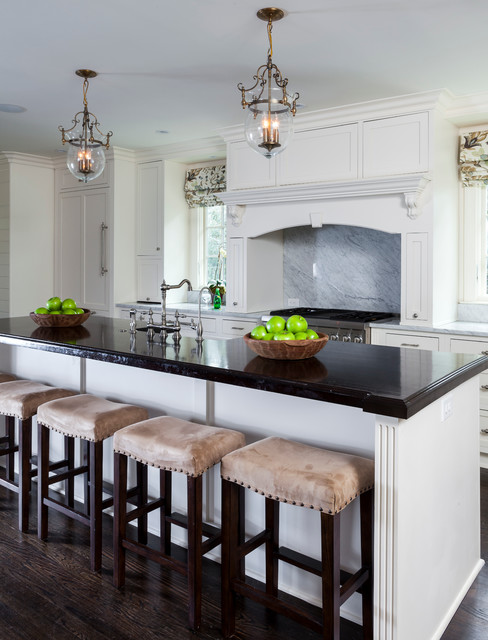 Metropolitan Kitchen & Bath classico-cucina