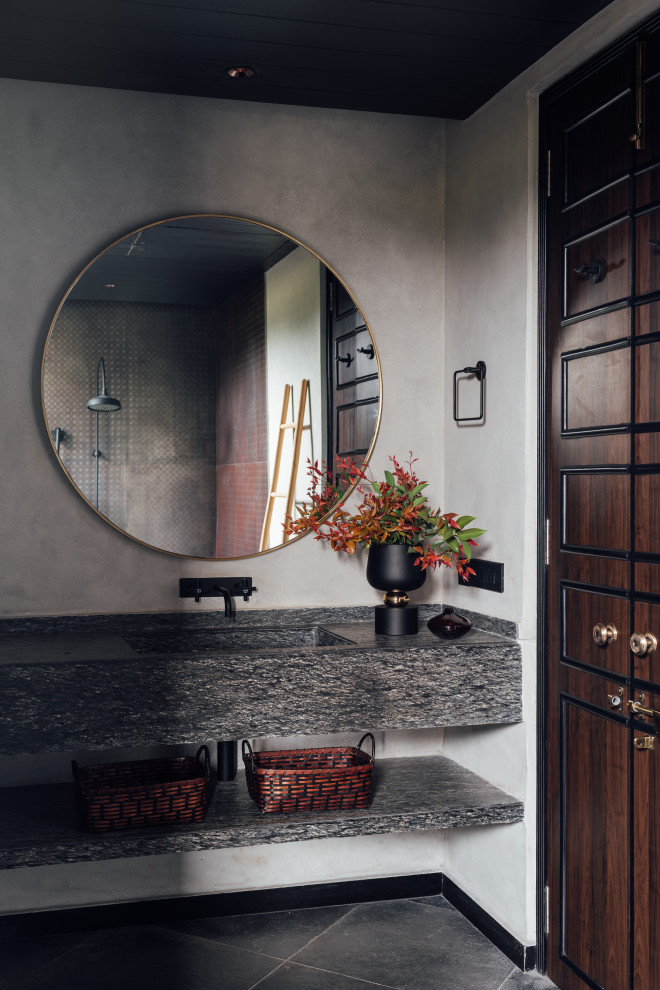 This is an example of a midcentury bathroom in Pune.