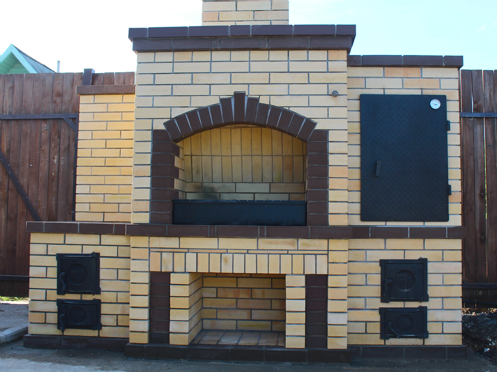 Барбекю с печью под казан и коптильней