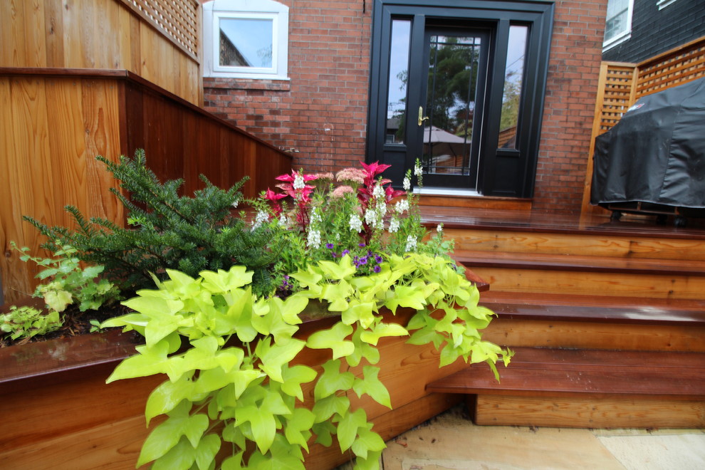 Home design - transitional home design idea in Toronto