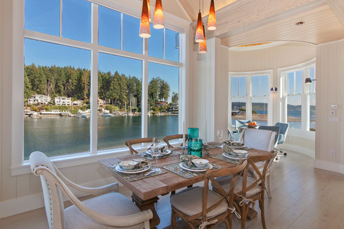 Beach front dining room