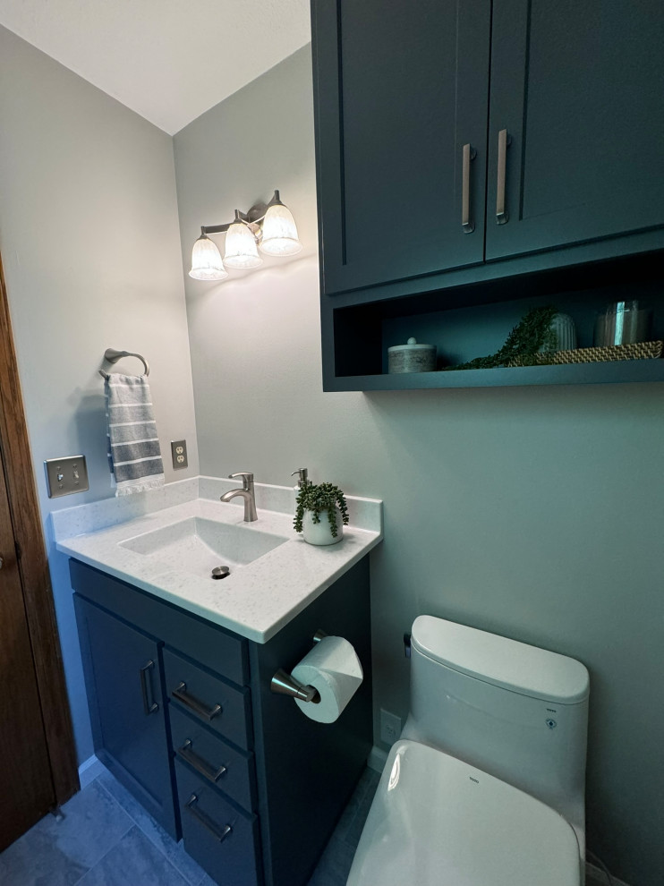 Teal Lake Owner's Bathroom