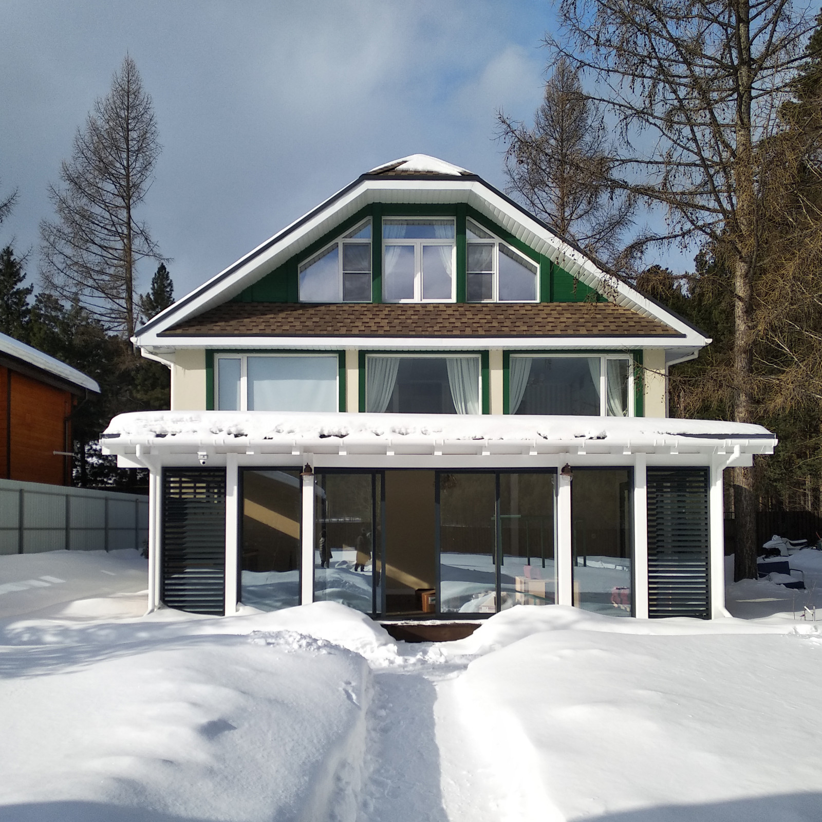 Реконструкция фасадом загородного дома