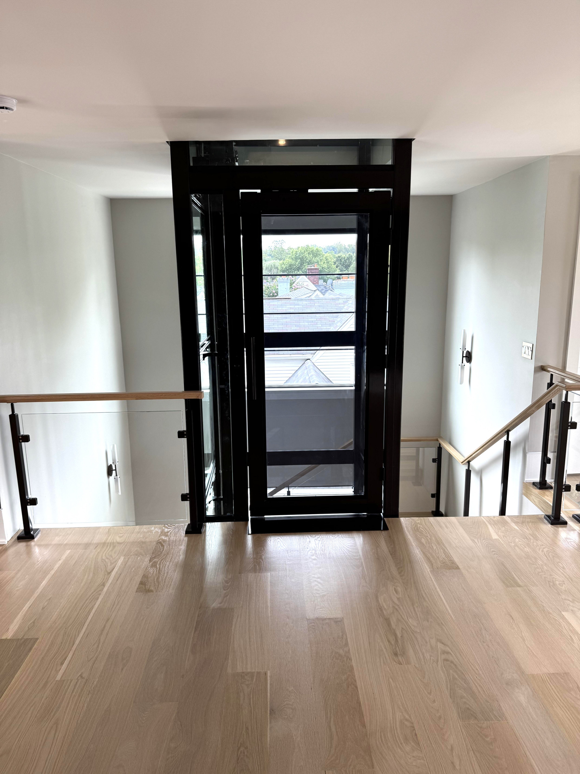 136_Modern Mono-Beam Encircling Glass Elevator, Bethesda, MD 20814