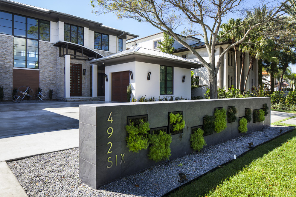 Photo of a contemporary exterior in Tampa.