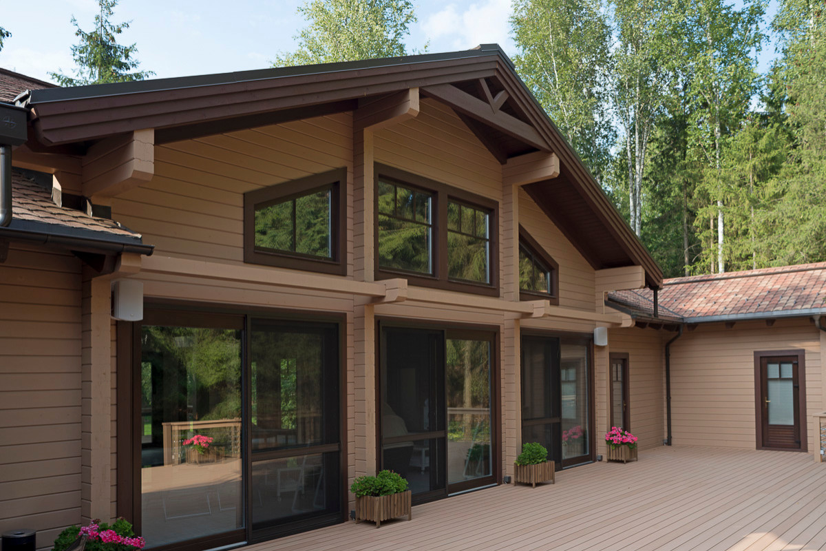 Деревянные окна в домах из клееного бруса