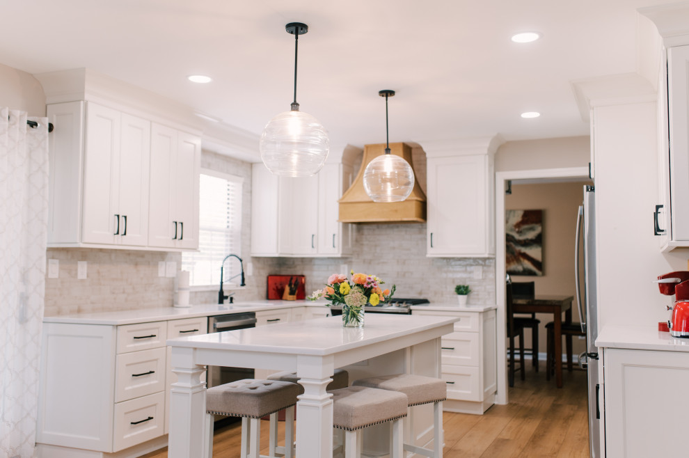 Kitchen - transitional kitchen idea