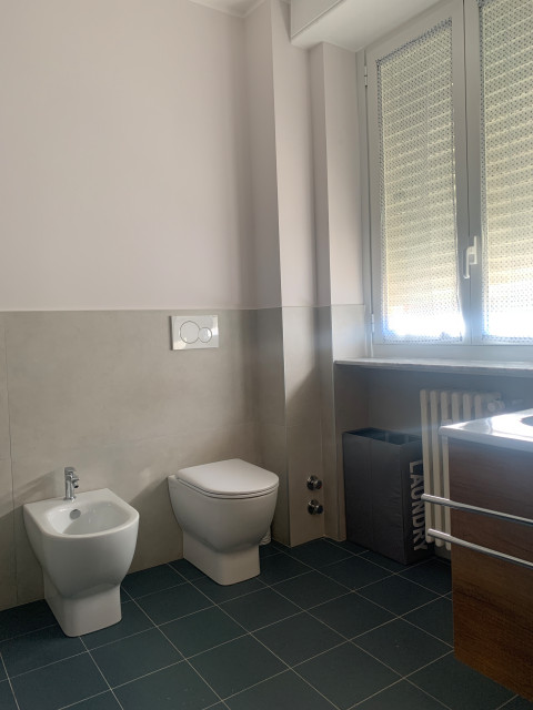 Bagno padronale modern-badezimmer