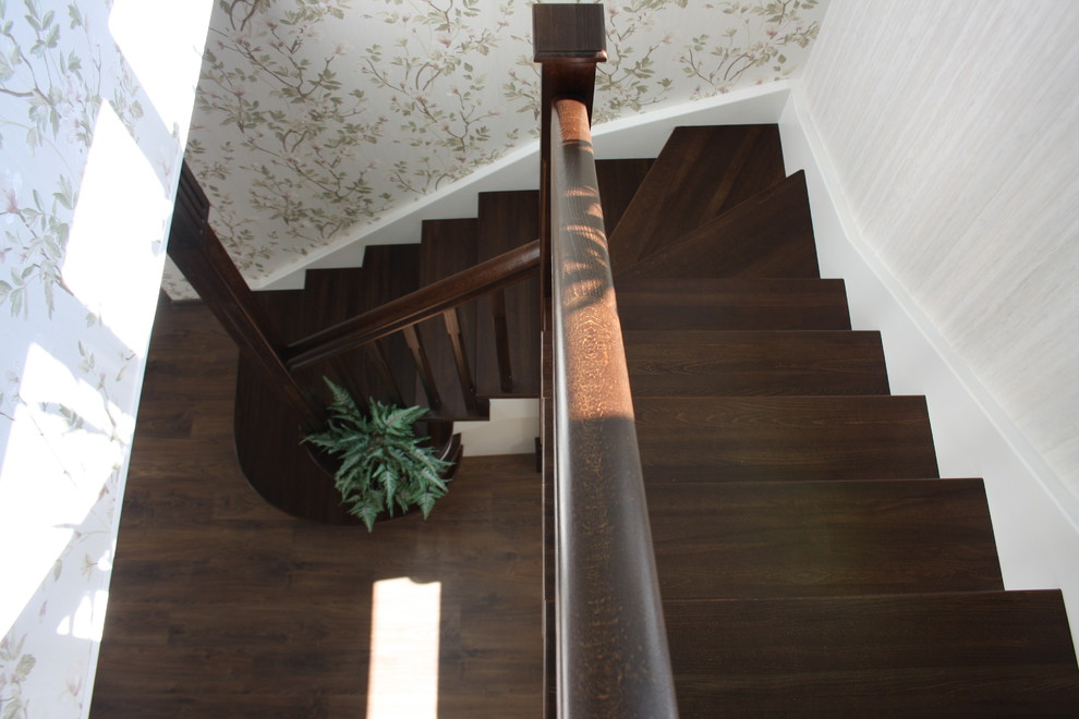 Лестница из бука с контрастной покраской