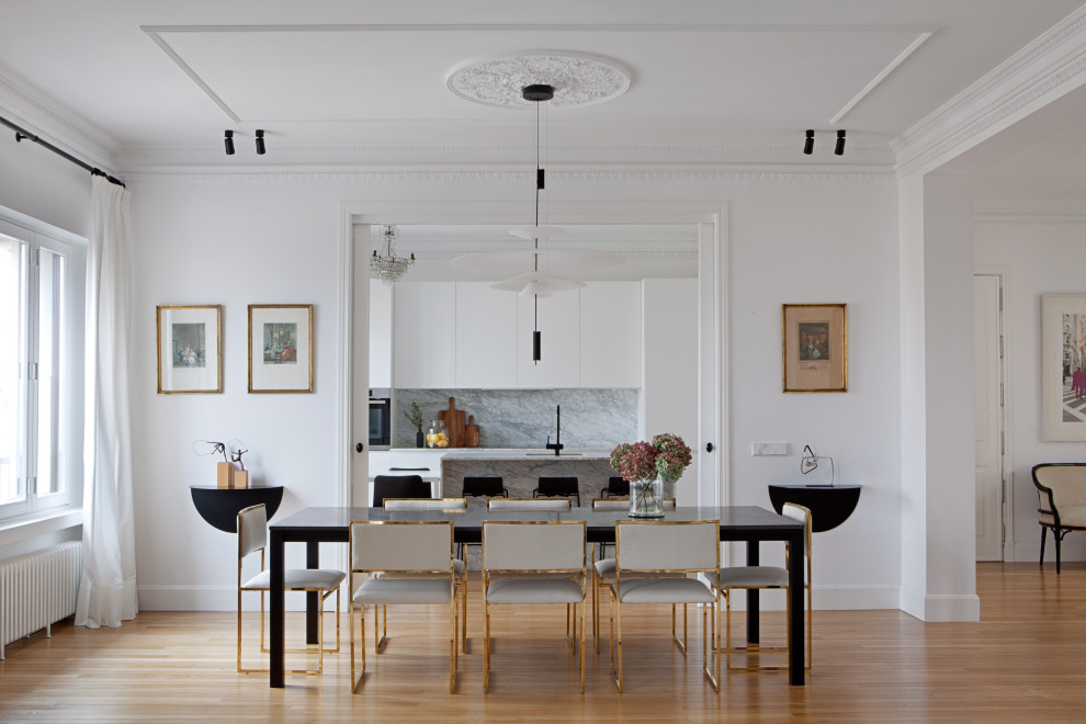 This is an example of a contemporary dining room in Madrid.
