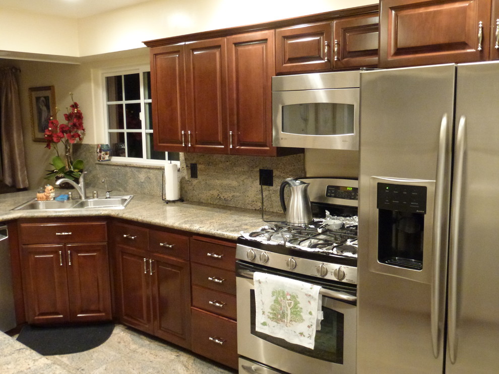 Inspiration for a timeless kitchen remodel in Los Angeles