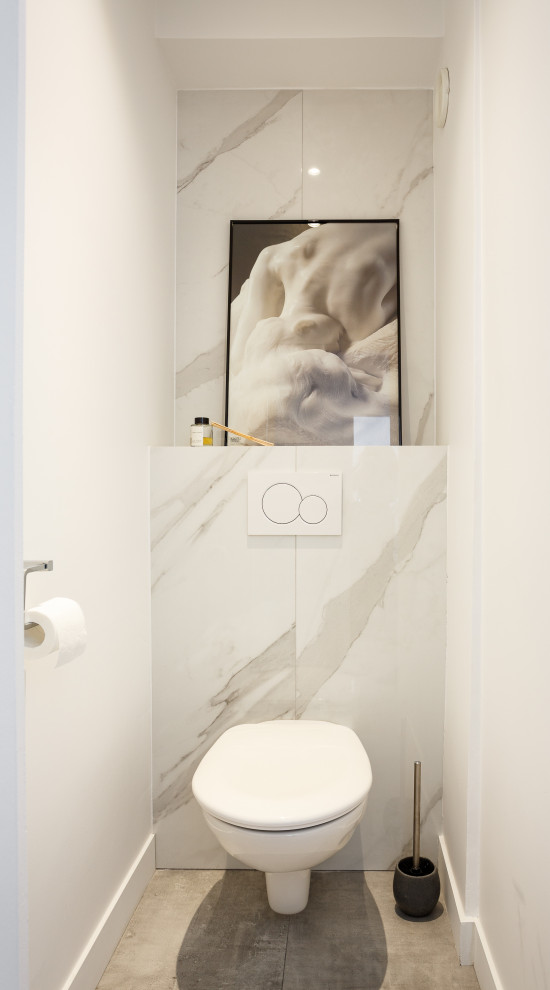 Photo of a contemporary powder room in Paris.