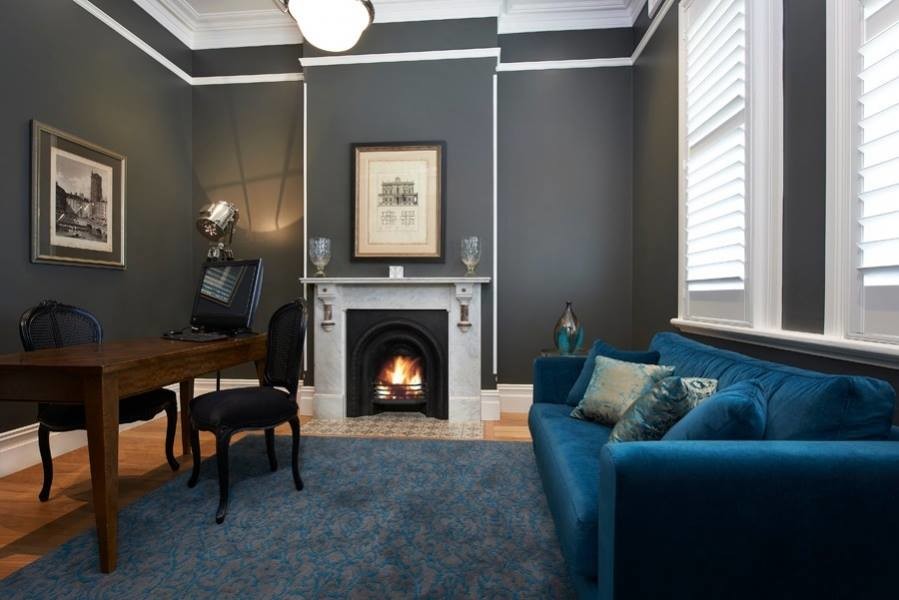 Traditional home office in Sydney.