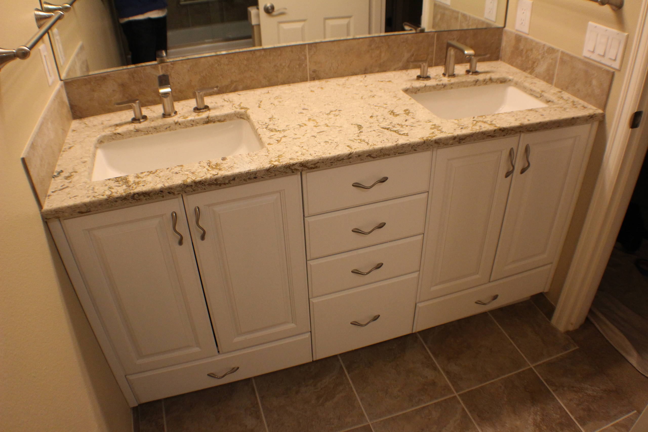 Guest Bath in Natural Tones