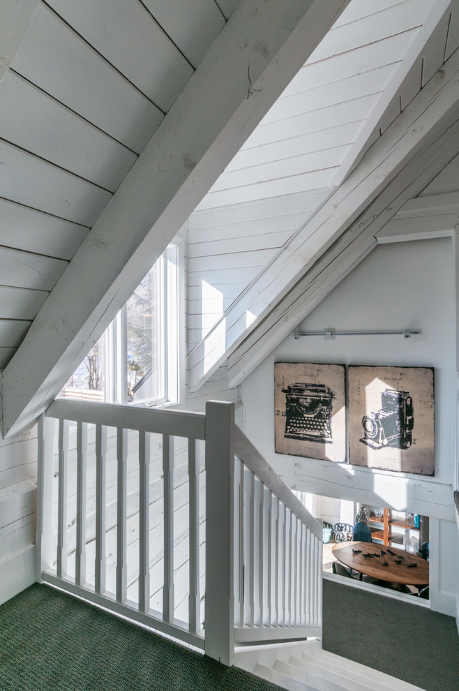 Transitional home design photo in Toronto