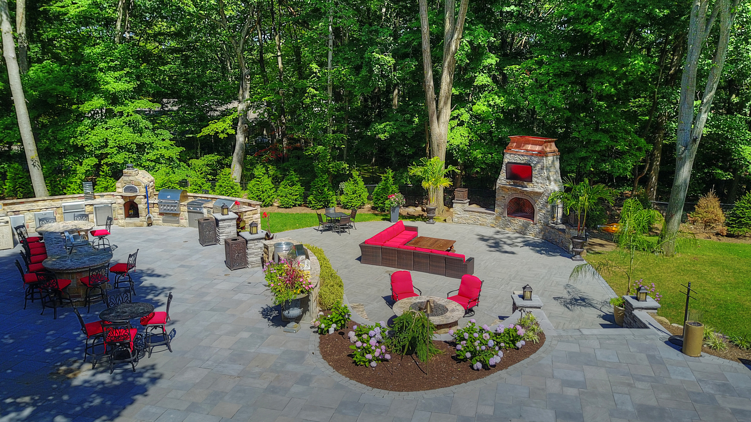 Outdoor Kitchen Paradise