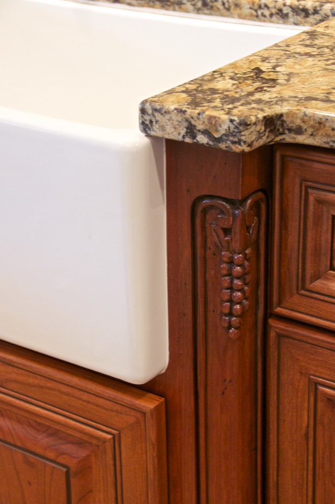 CHERRY KITCHEN WITH SPLAY