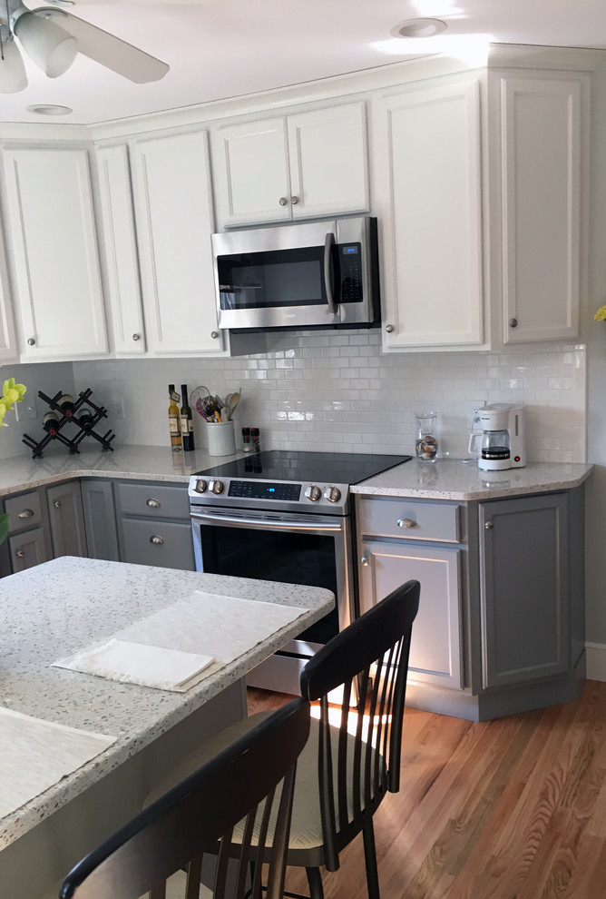 Kitchen - transitional kitchen idea in Boston
