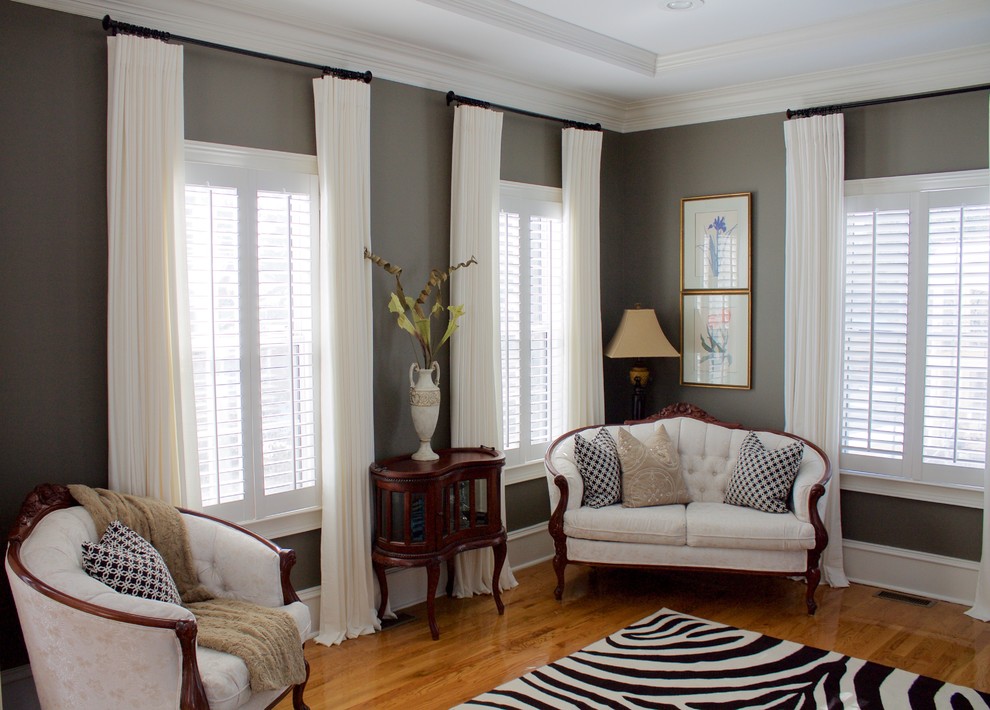Inspiration for a transitional home design remodel in Atlanta