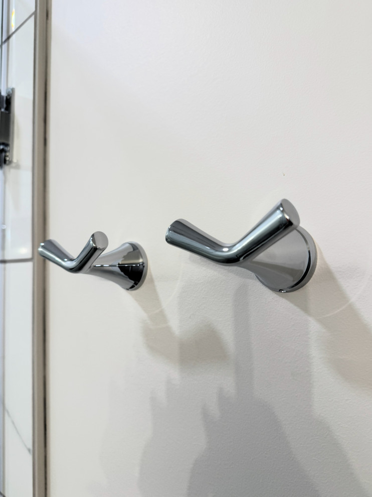 Polished Chrome Fixtures | Black & White Bathroom