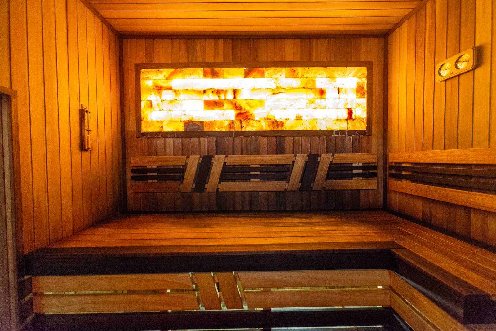 Дом с бассейном