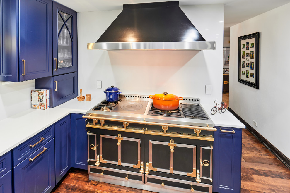 Statement Range Wall in Navy & Brass