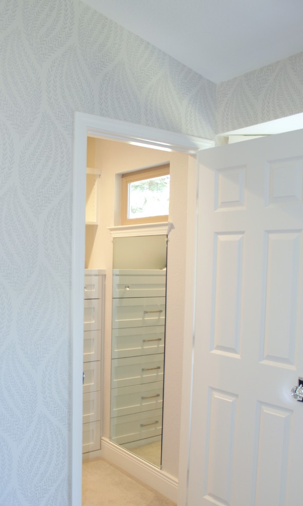 Photo of a mid-sized transitional gender-neutral walk-in wardrobe in San Francisco with shaker cabinets, white cabinets and carpet.