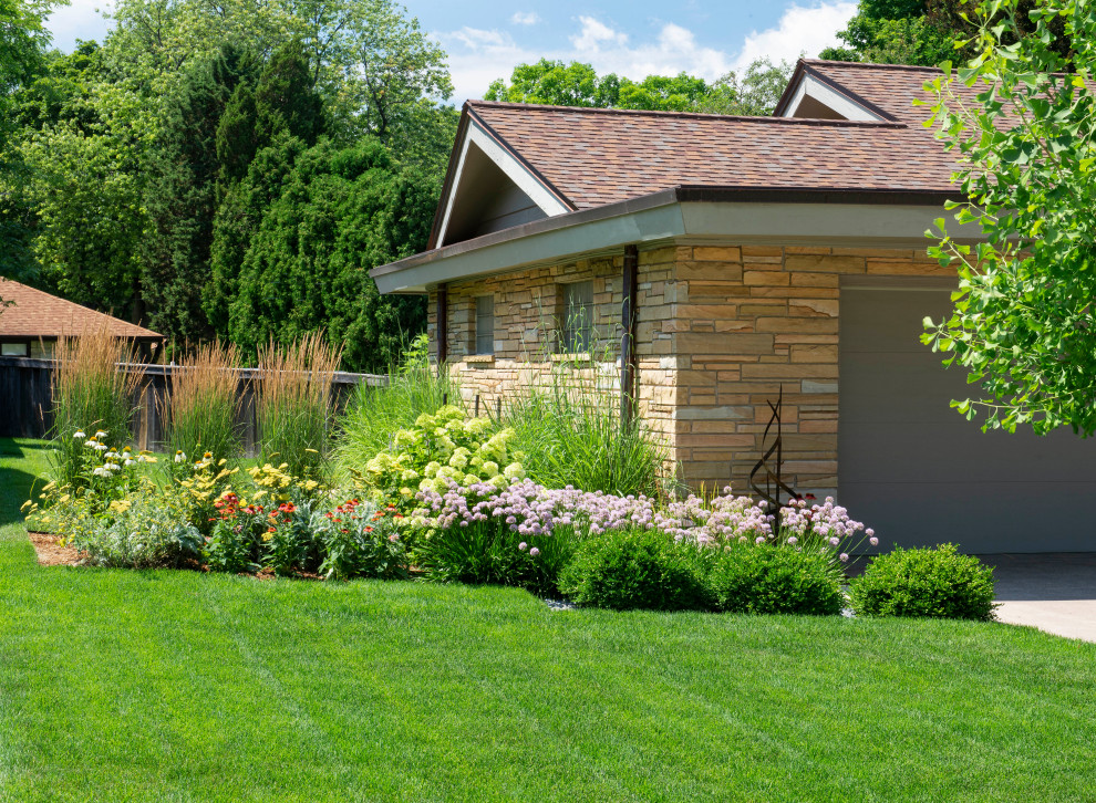 MidCentury Mollica Front Landscape Wauwatosa Midcentury