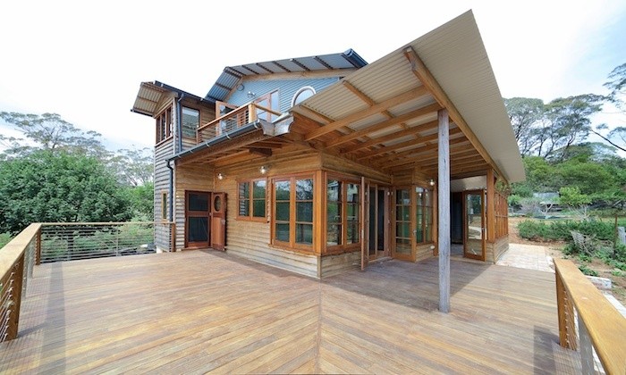 Inspiration for a mid-sized contemporary two-storey exterior in Sydney with wood siding.