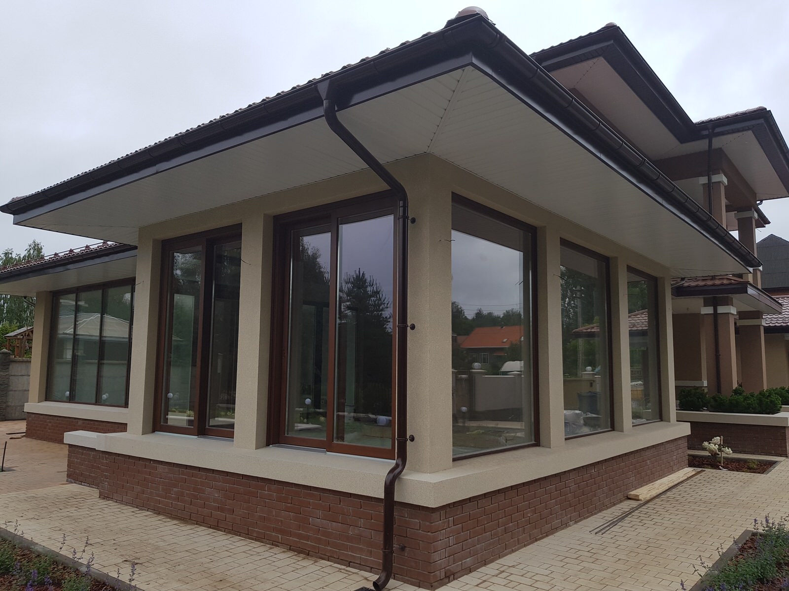 Раздвижные двери и окна. Параллельно-сдвижная оконная и дверная система.