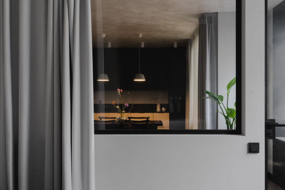 Спальня, вид на кухню-гостиную