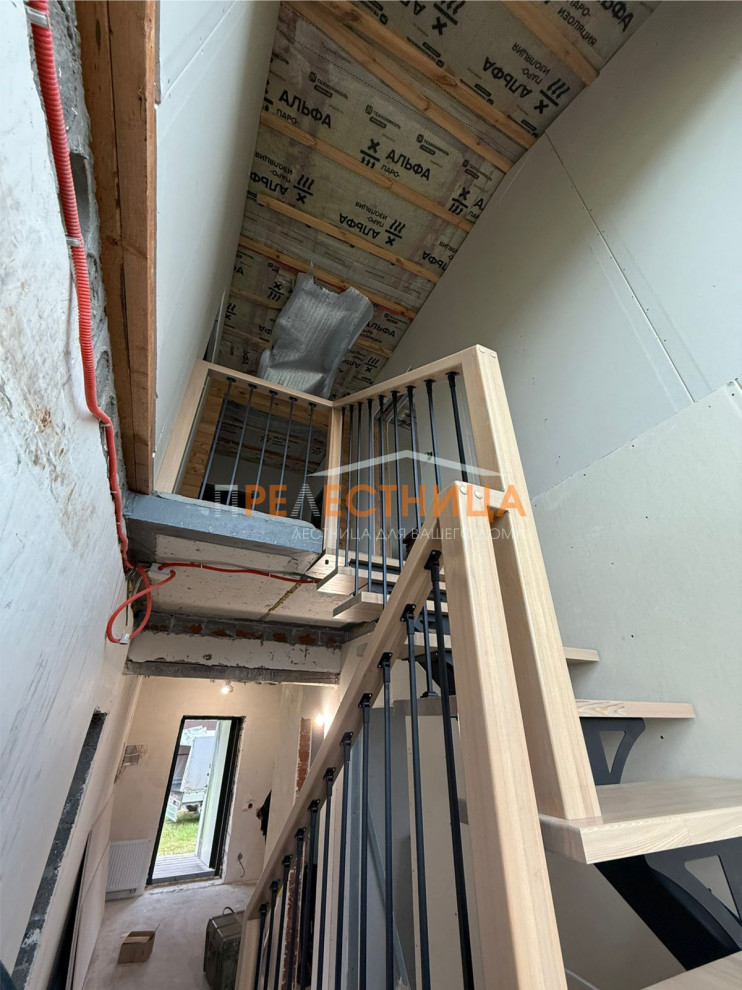 Лестница на центральном косоуре Ассоль-61