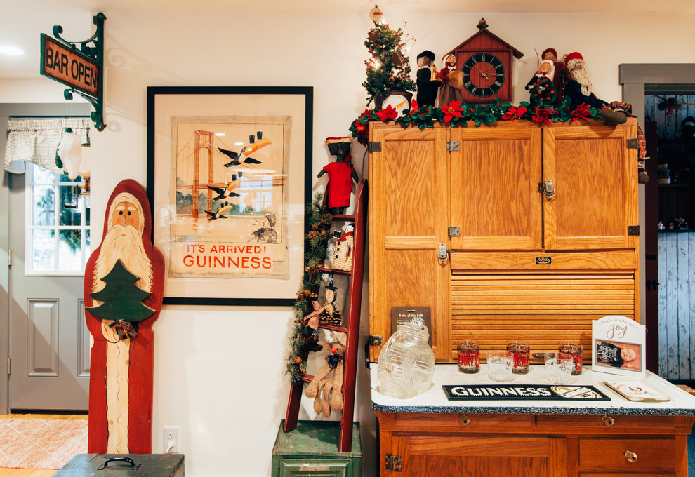 Kitchen - traditional kitchen idea in Boston