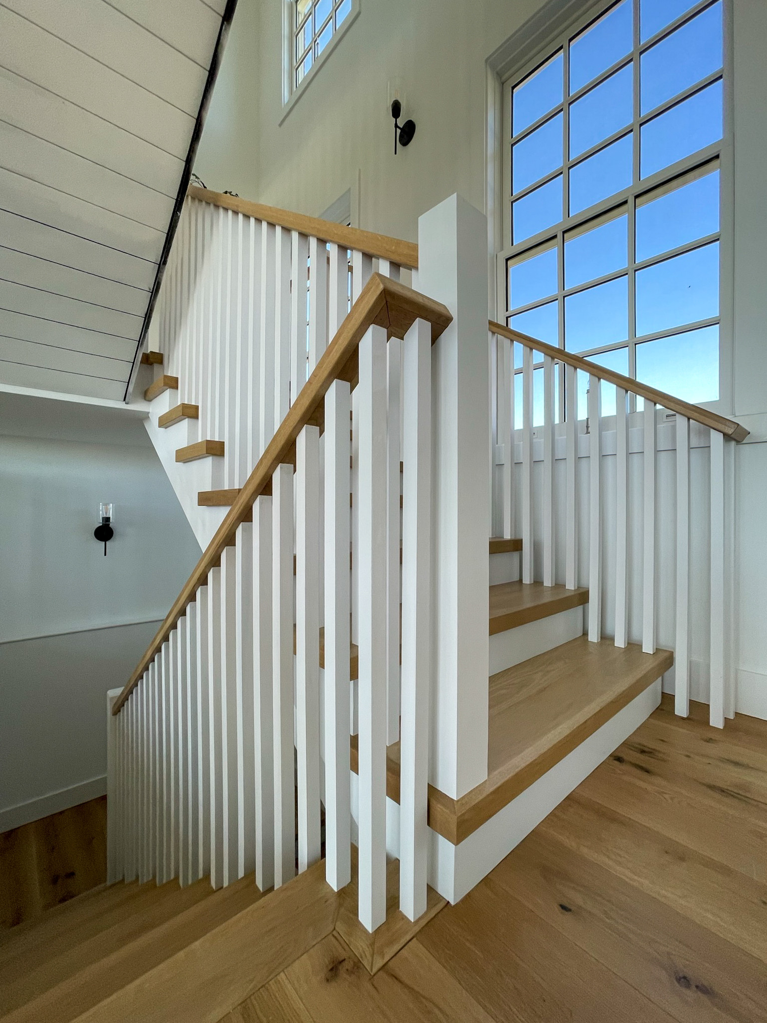 91_U-Shaped Floating Staircase Surrounded by Bucolic Mountain Views, Winchester,