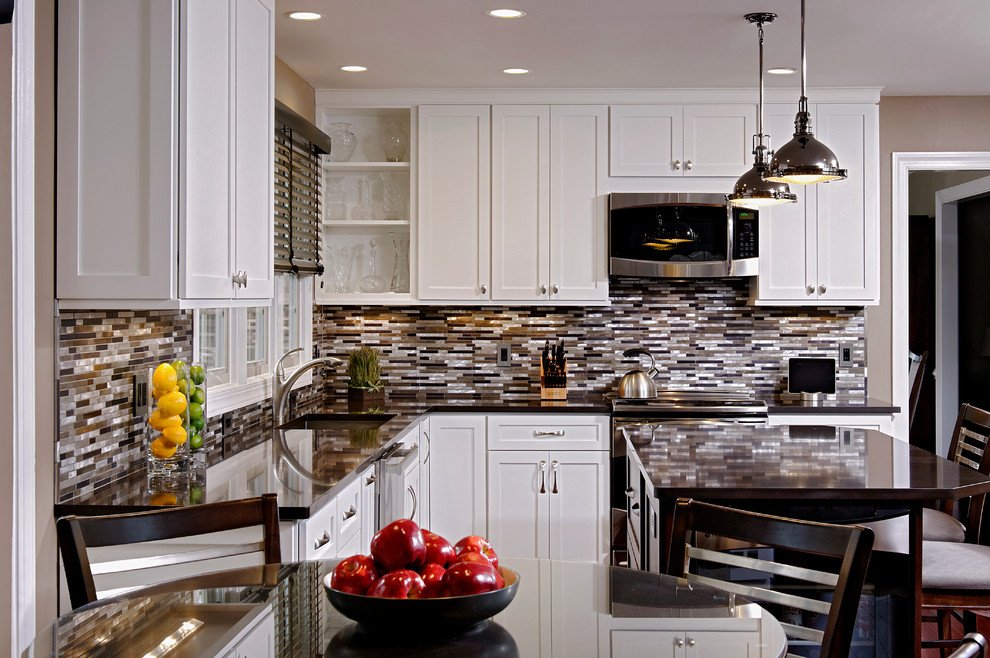 Kitchen - transitional kitchen idea in DC Metro