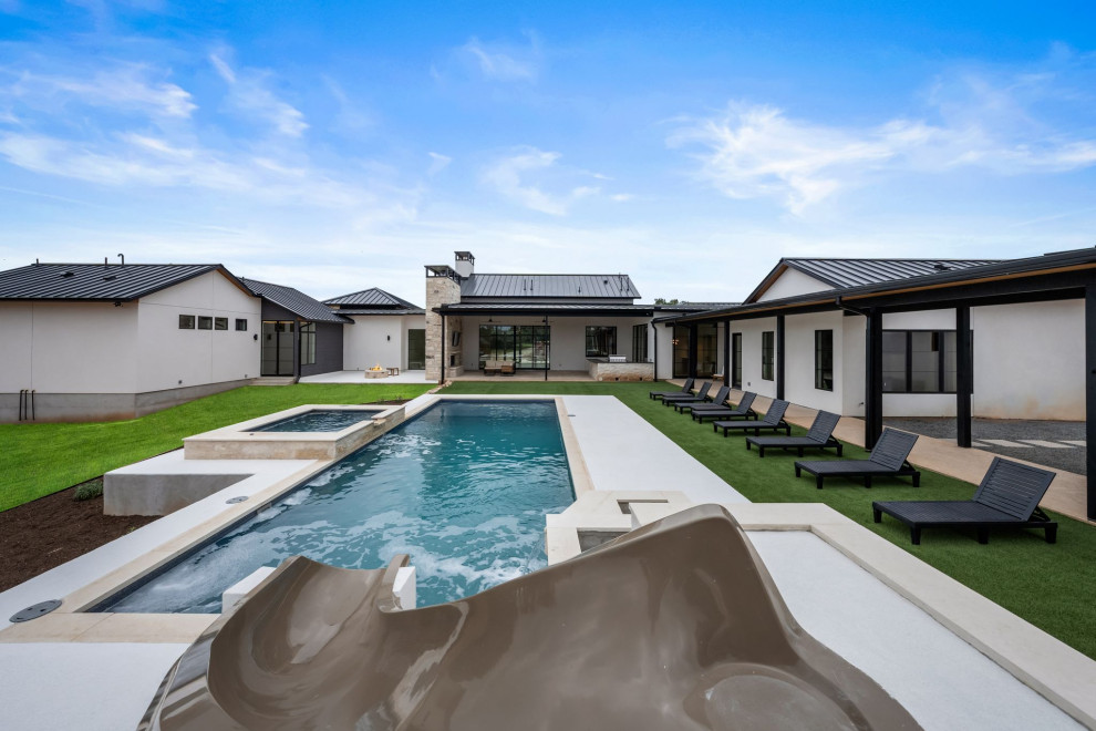 Example of a transitional pool design in Austin