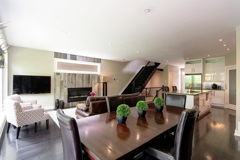 Transitional home design photo in Ottawa