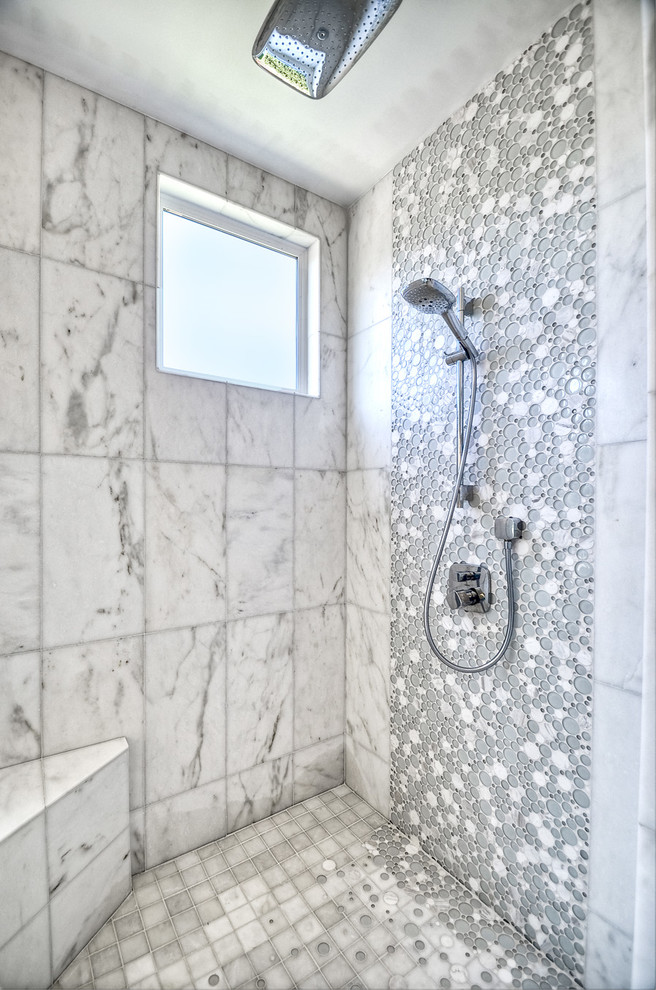 Design ideas for a mid-sized contemporary master bathroom in San Diego with white tile and marble floors.