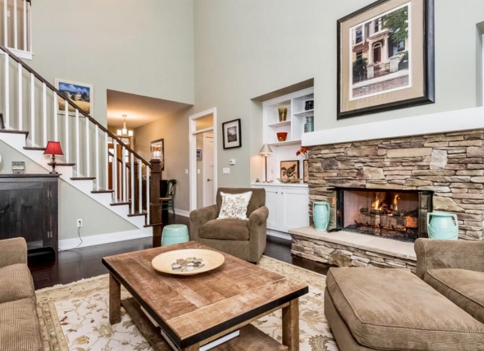 Inspiration for a transitional home design remodel in Chicago