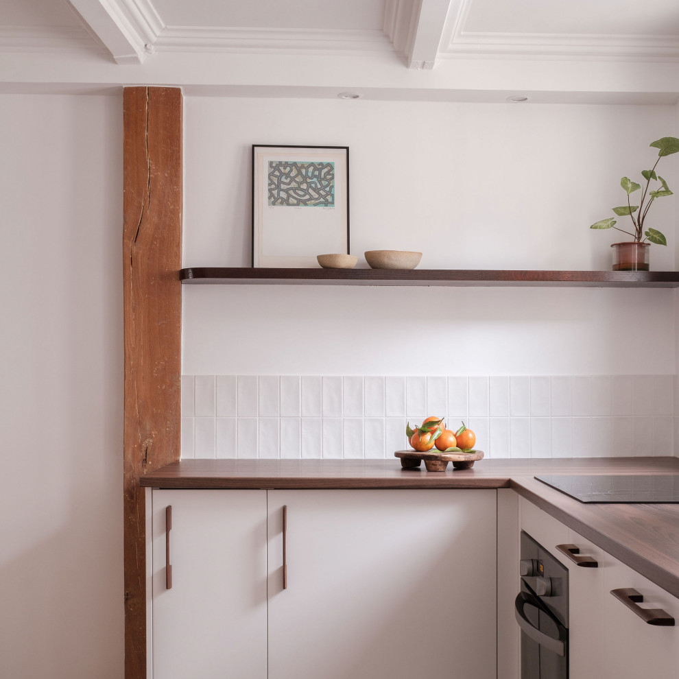 Cette image montre une cuisine traditionnelle.