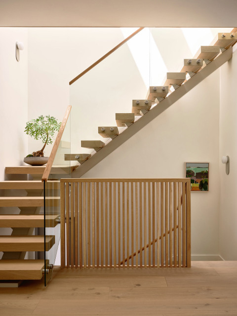 Third Ave. contemporain-escalier