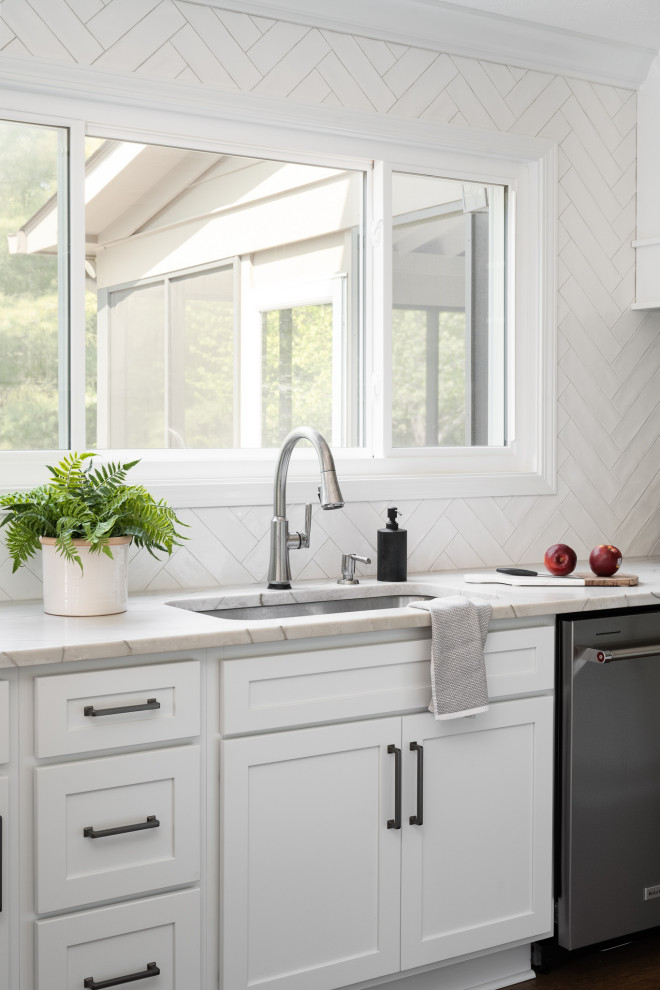 Example of a transitional kitchen design in Indianapolis