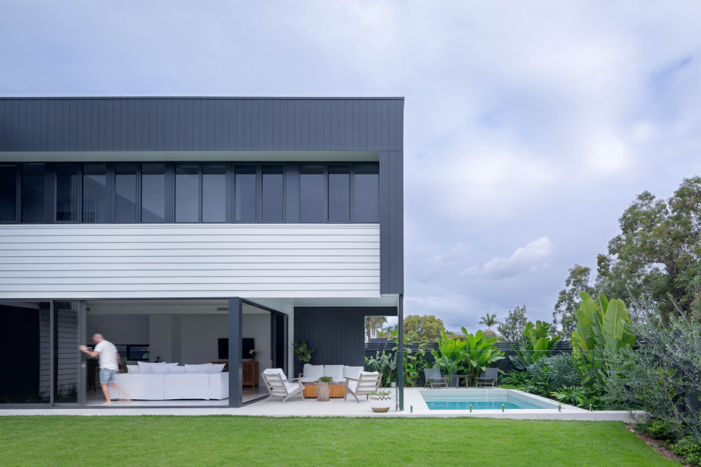 Design ideas for a large contemporary home design in Brisbane.