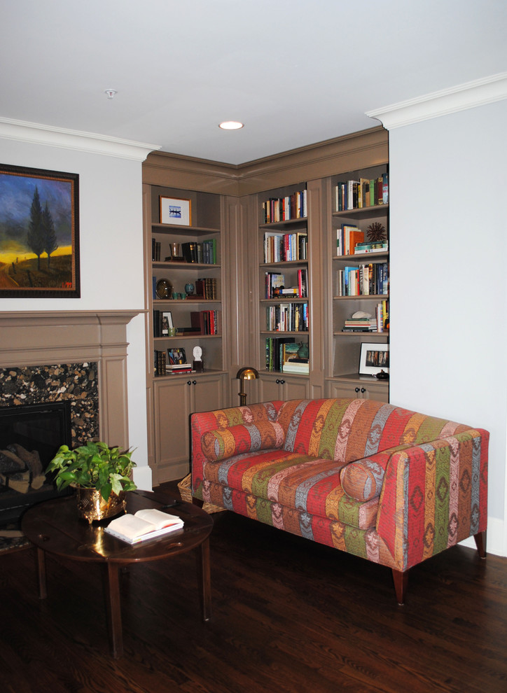 Photo of a traditional living room in Raleigh.