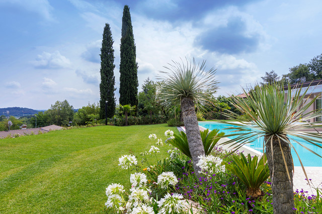 modern villa on the lake modern-garden
